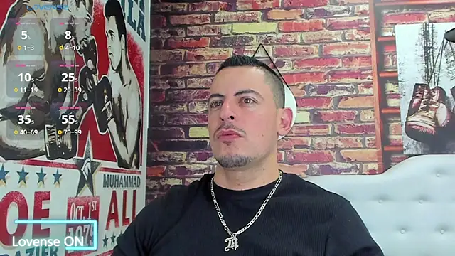 Snapshot of scotty_musicc chatting on 10.10.25 scotty musicc online show from 10.10.25