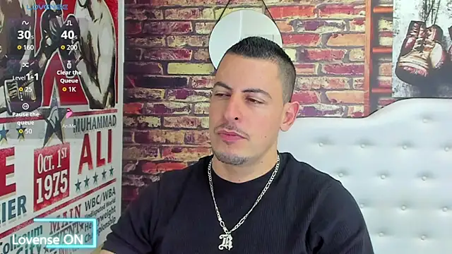 Snapshot of scotty_musicc chatting on 10.10.25 scotty musicc online show from 10.10.25