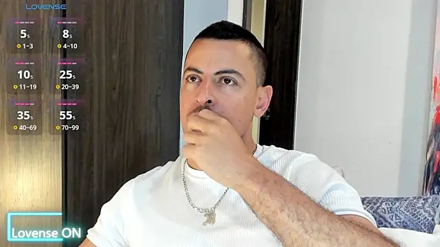 Snapshot of scotty_musicc chatting on 10.22.25 scotty musicc online show from 10.22.25