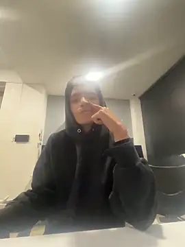 Snapshot of derek_devil24 chatting on 11.29.25 derek devil24 online show from 11.29.25