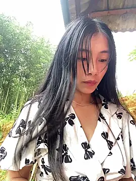 Snapshot of EmLy02 chatting on 10.20.25 EmLy02 online show from 10.20.25