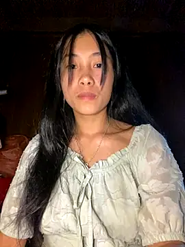 Snapshot of EmLy02 chatting on 11.05.25 EmLy02 online show from 11.05.25