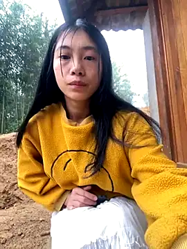 Snapshot of EmLy02 chatting on 11.12.25 EmLy02 online show from 11.12.25