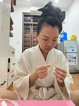 Snapshot of Miumieu chatting on 11.12.25 Miumieu online show from 11.12.25