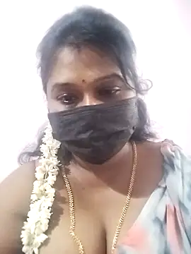 Snapshot of chaitara-reddy chatting on 09.11.25 chaitara-reddy online show from 09.11.25