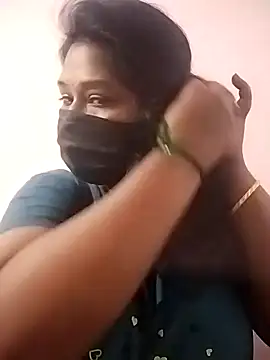 Snapshot of chaitara-reddy chatting on 09.12.25 chaitara-reddy online show from 09.12.25