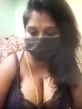 Snapshot of chaitara-reddy chatting on 09.12.25 chaitara-reddy online show from 09.12.25