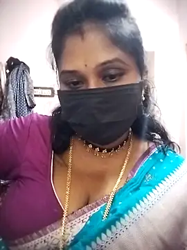 Snapshot of chaitara-reddy chatting on 11.06.25 chaitara-reddy online show from 11.06.25