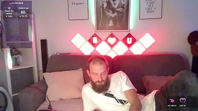 XBellaXundXUweX online show from 11.09.25