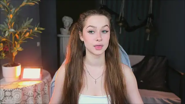 Snapshot of ArielSykes chatting on 10.28.25 ArielSykes online show from 10.28.25