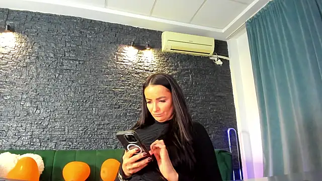 Snapshot of AnneSins chatting on 11.02.25 AnneSins online show from 11.02.25