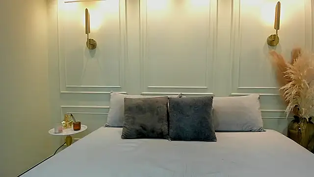 Snapshot of gabysanta_ chatting on 10.25.25 gabysanta online show from 10.25.25