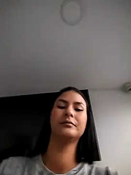 Snapshot of gabysanta_ chatting on 10.27.25 gabysanta online show from 10.27.25