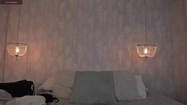 Snapshot of shumy_angels chatting on 09.16.25 shumy angels online show from 09.16.25