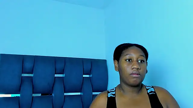 Snapshot of yourwife_anna chatting on 09.20.25 yourwife anna online show from 09.20.25