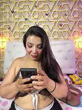 Snapshot of Anahibella chatting on 05.15.26 Anahibella online show from 05.15.26