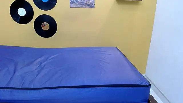 skinnyverus18 online show from 04.03.26