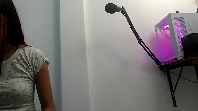 skinnyverus18 online show from 05.22.26