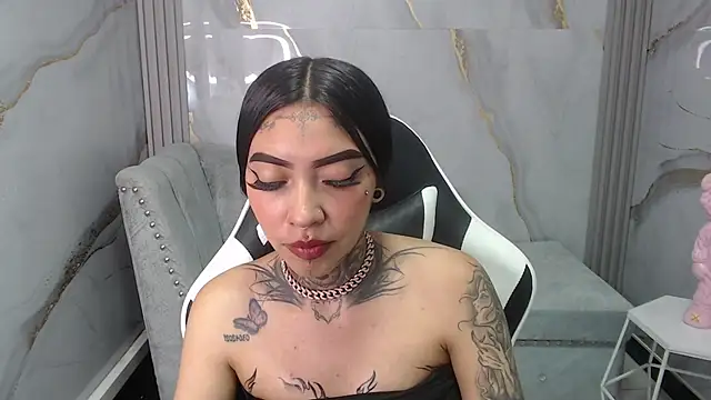 Snapshot of Ashley_Blum_v chatting on 10.12.25 Ashley Blum v online show from 10.12.25