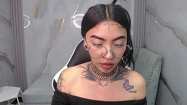 Snapshot of Ashley_Blum_v chatting on 10.29.25 Ashley Blum v online show from 10.29.25