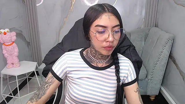 Snapshot of Ashley_Blum_v chatting on 10.30.25 Ashley Blum v online show from 10.30.25