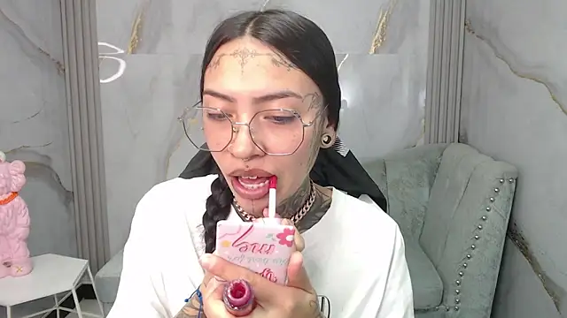 Snapshot of Ashley_Blum_v chatting on 11.12.25 Ashley Blum v online show from 11.12.25