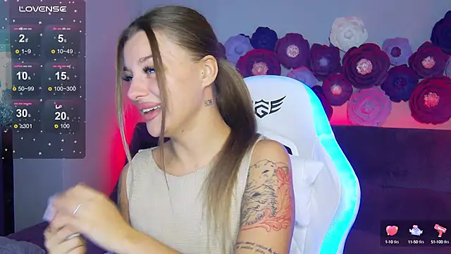 Snapshot of LindaBrilliant chatting on 09.22.25 LindaBrilliant online show from 09.22.25