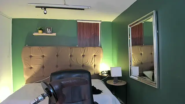 Micki   online show from 12.22.25