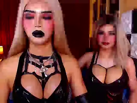 Snapshot of XinFuckingLust chatting on 04.08.26 XinFuckingLust online show from 04.08.26