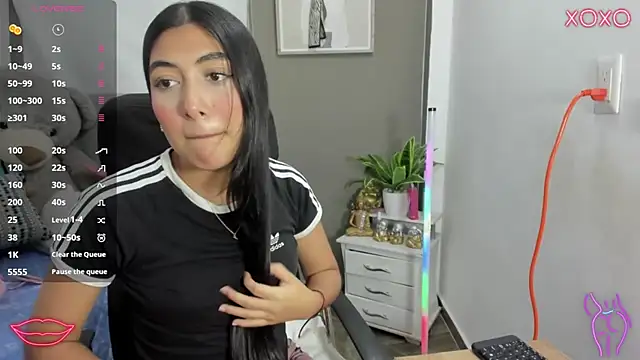 Snapshot of Allison_19__ chatting on 11.25.25 Allison 19 online show from 11.25.25