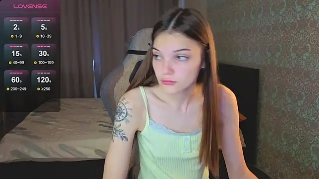 Snapshot of magic_shy_ chatting on 09.25.25 magic shy online show from 09.25.25