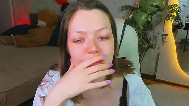 Lunar Lily online show from 11.02.25