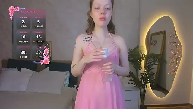 Snapshot of Lunar_Lily chatting on 06.19.26 Lunar Lily online show from 06.19.26