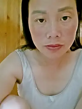 Snapshot of LyyChac chatting on 09.18.25 LyyChac online show from 09.18.25