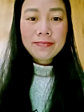 Snapshot of LyyChac chatting on 11.28.25 LyyChac online show from 11.28.25