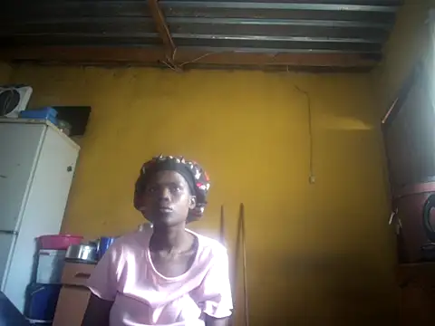 Snapshot of Caramelchick01 chatting on 09.27.25 Caramelchick01 online show from 09.27.25