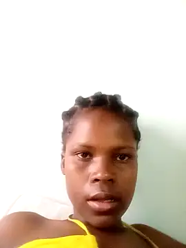 Snapshot of Caramelchick01 chatting on 10.08.25 Caramelchick01 online show from 10.08.25