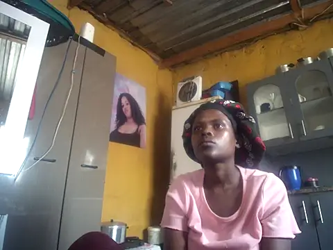 Snapshot of Caramelchick01 chatting on 11.07.25 Caramelchick01 online show from 11.07.25