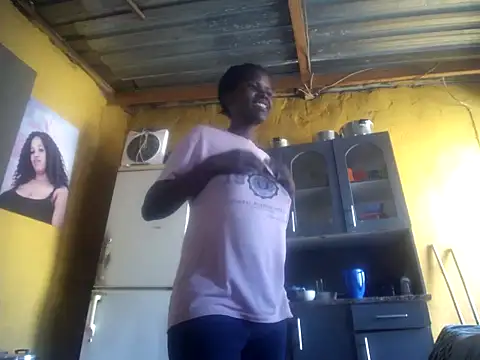 Snapshot of Caramelchick01 chatting on 11.19.25 Caramelchick01 online show from 11.19.25