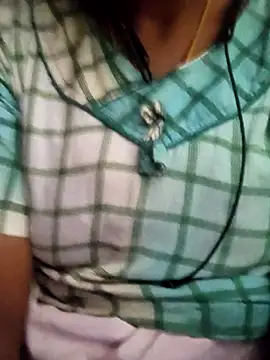 Snapshot of p0a8 chatting on 10.21.25 p0a8 online show from 10.21.25