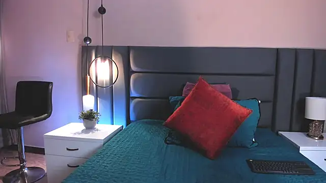 SagiraBelle online show from 11.11.25