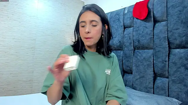 MiaAmore  online show from 11.27.25