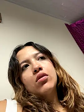 Snapshot of destiny69col chatting on 10.08.25 destiny69col online show from 10.08.25