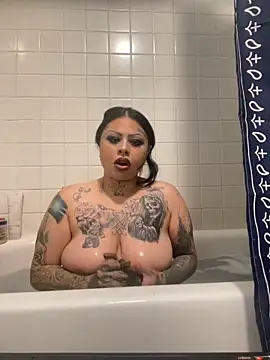 Snapshot of chicanachic13 chatting on 09.21.25 chicanachic13 online show from 09.21.25