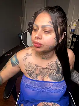 Snapshot of chicanachic13 chatting on 10.10.25 chicanachic13 online show from 10.10.25