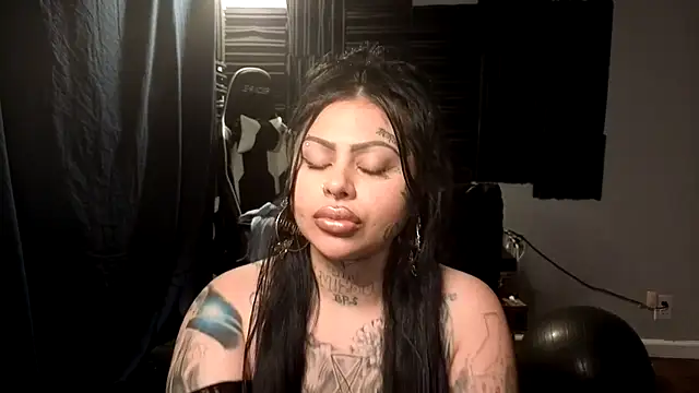 Snapshot of chicanachic13 chatting on 10.30.25 chicanachic13 online show from 10.30.25