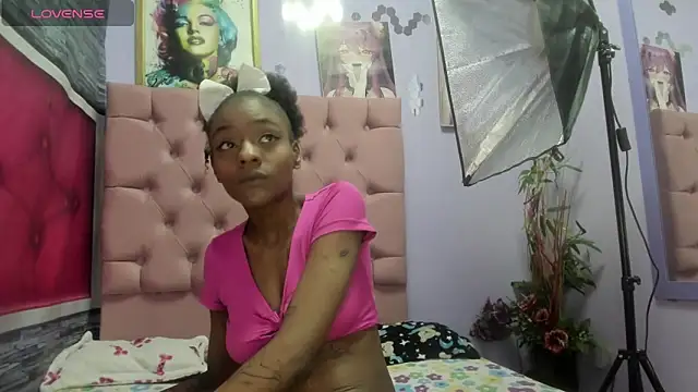 Snapshot of Shantall_ks chatting on 09.17.25 Shantall ks online show from 09.17.25