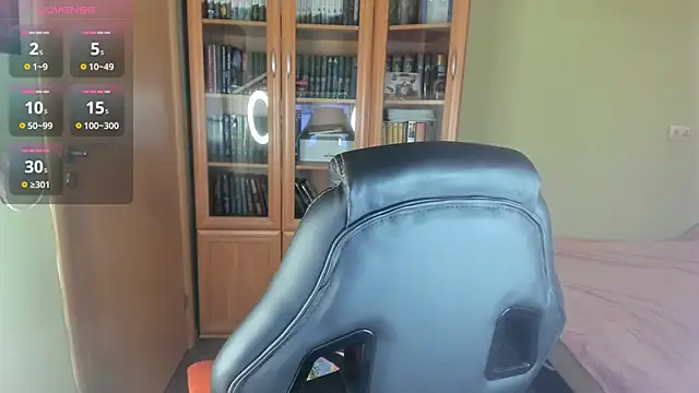 MiaLores online show from 04.12.26