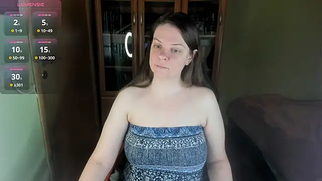 MiaLores online show from 04.14.26