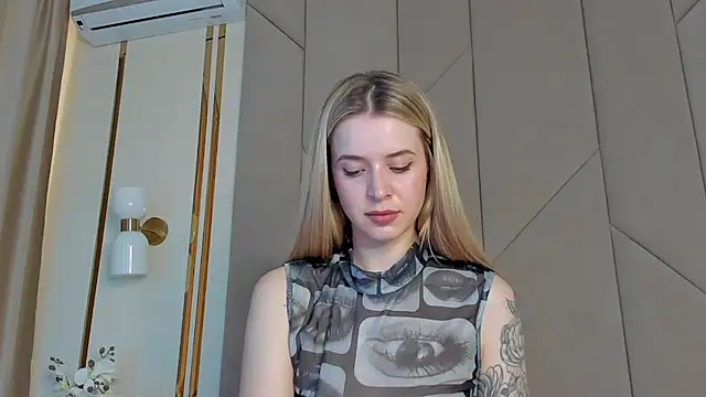 Snapshot of Touch_me chatting on 09.19.25 Touch me online show from 09.19.25